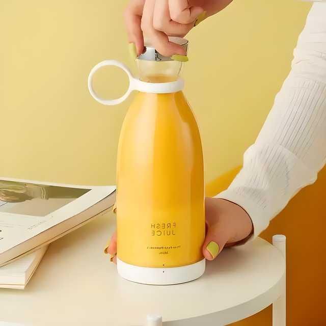Mini Juice Blender (Portable and rechargeable)